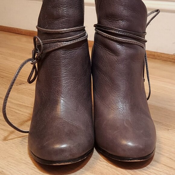 Dolce Vita Gray Leather Ankle Boots with 3 inch Heel Women's Size 6.5 - Picture 3 of 9